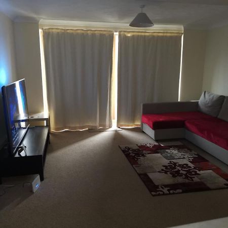 Spitaki Redhill (Surrey) Εξωτερικό φωτογραφία