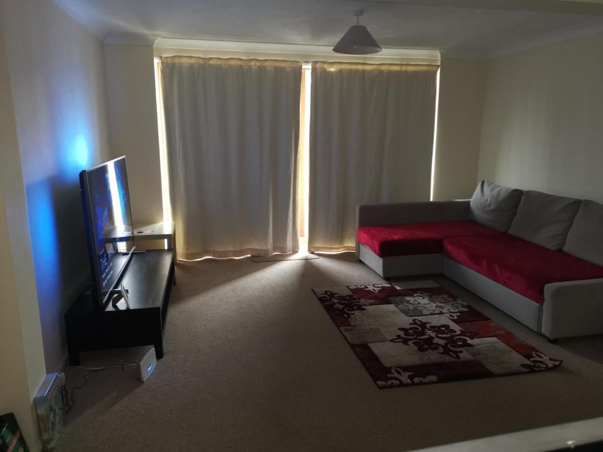 Spitaki Redhill (Surrey) Εξωτερικό φωτογραφία
