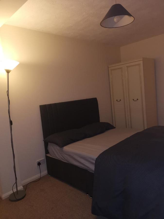 Spitaki Redhill (Surrey) Εξωτερικό φωτογραφία